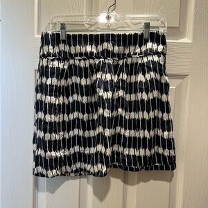 Blue and white wave designed skirt.